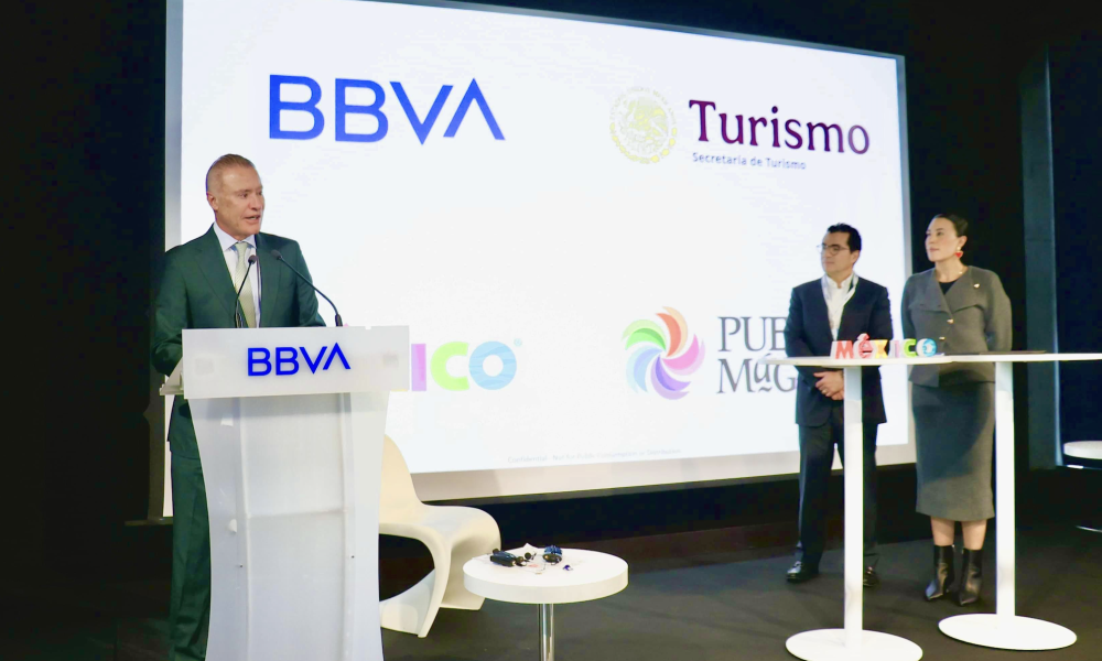 Ante directivos de BBVA en MadridPresenta Josefina Rodríguez política de turismo basada en Prosperidad Compartida